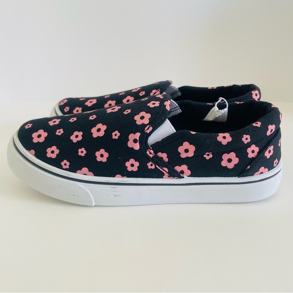 Pink and Black Sneakers with Slip-On Design Size 3 for Girls.
